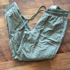 Hollister joggers